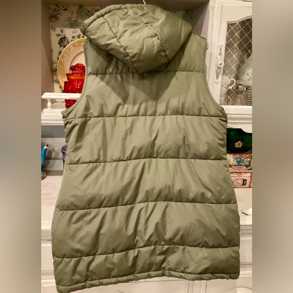 Olive Green Puffer Vest mid size. - Picture 7 of 9